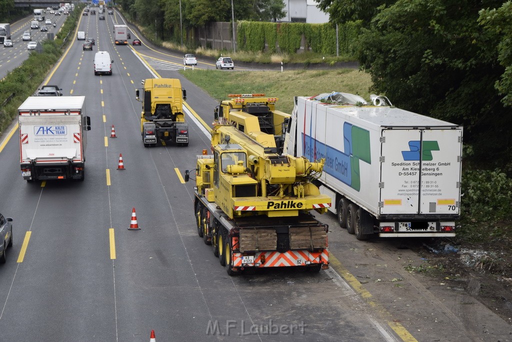 Schwerer VU A 3 Rich Oberhausen Hoehe AK Leverkusen P885.JPG - Miklos Laubert